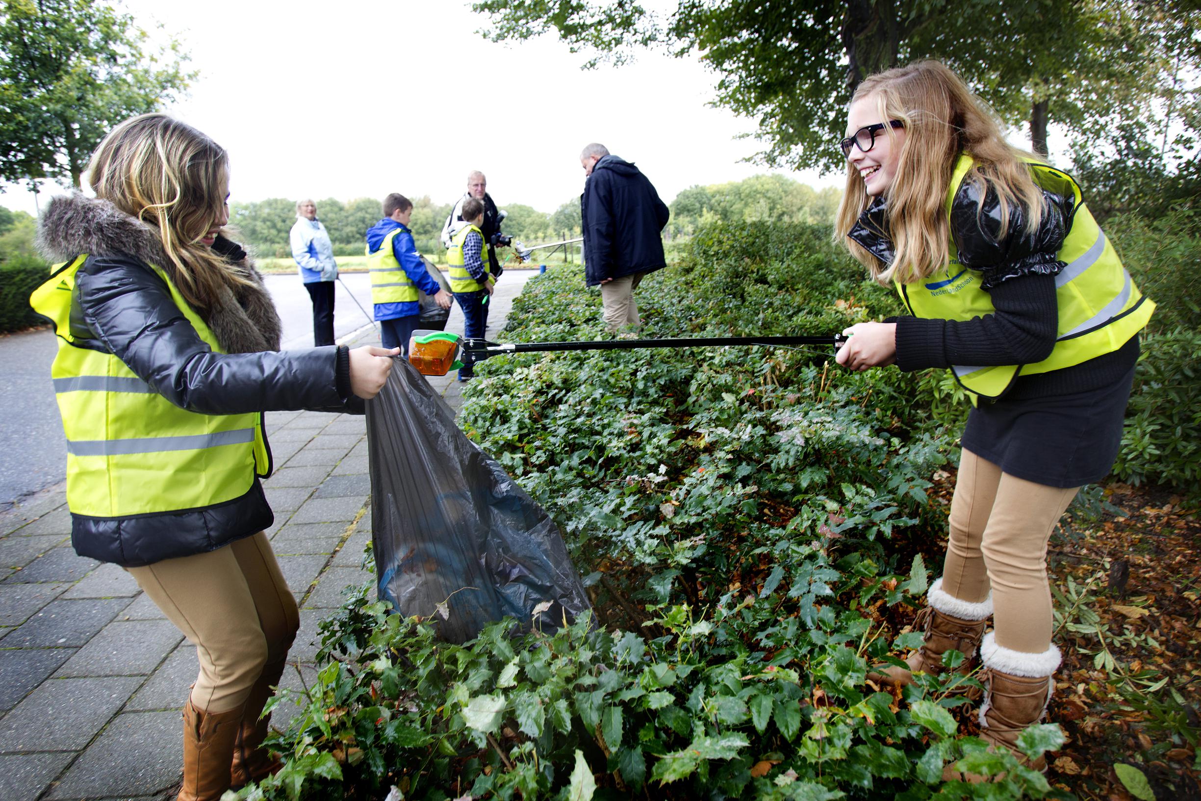 Groep opruimers zwerfvuil start in Amstenrade en Oirsbeek